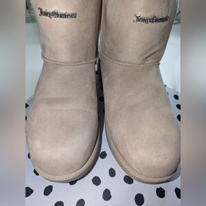 Juicy Couture Kave Quilted Design Winter Boots Size 9W Taupe/Beige